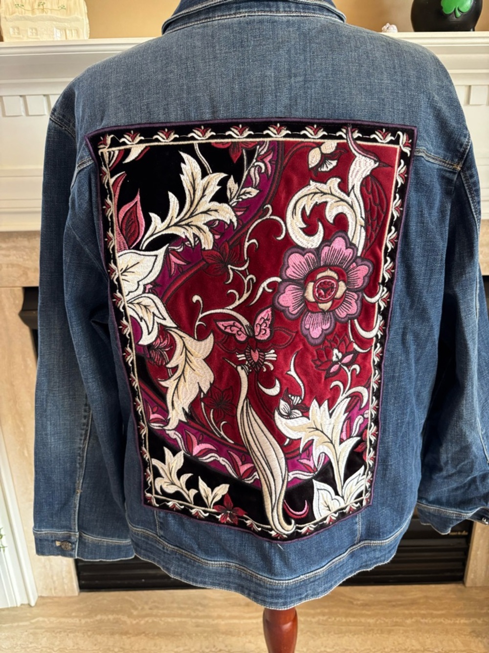 *NEW* CHICO’s Embroidered Velvet Denim Jacket Nouveau Indigo Plus Size 4 (XL 20) - Picture 7 of 11